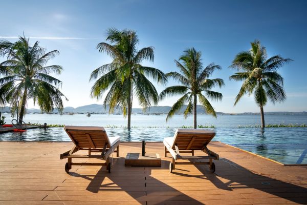 Terrasse en Bord de Mer : Matériaux Idéaux pour une Résistance Optimale aux Intempéries